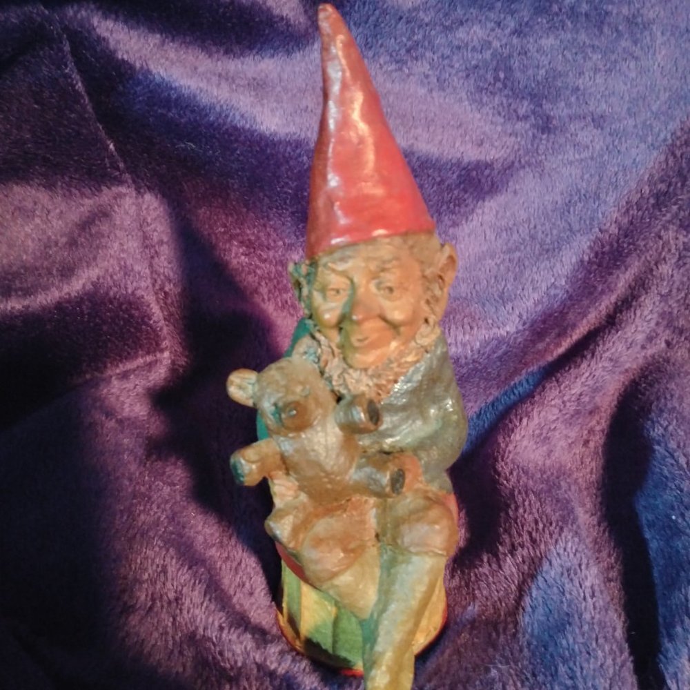 Tom Clark Vintage Gnome Figurine  38 Teddy 1984